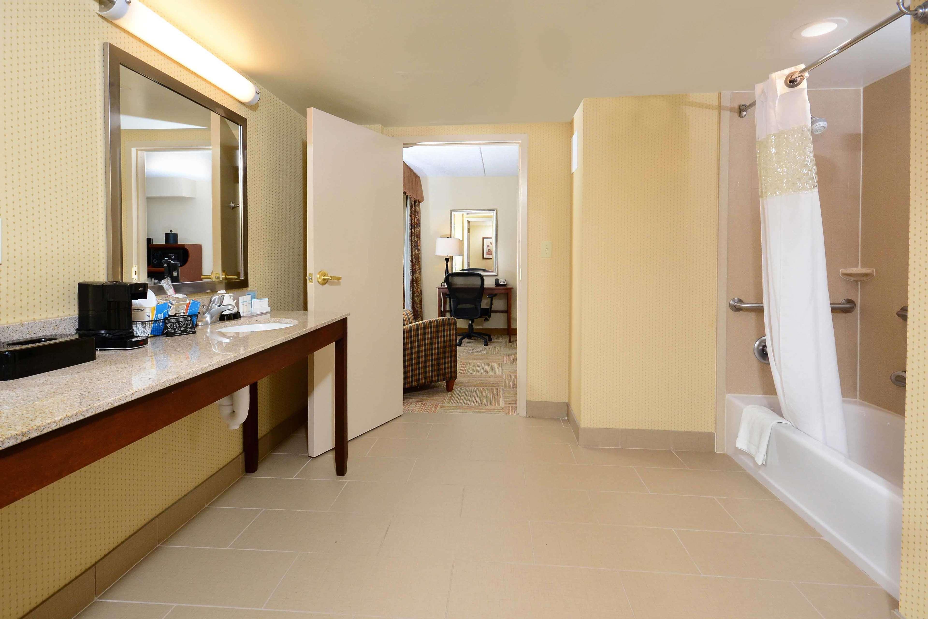Hampton Inn Raleigh Capital Blvd North Bagian luar foto