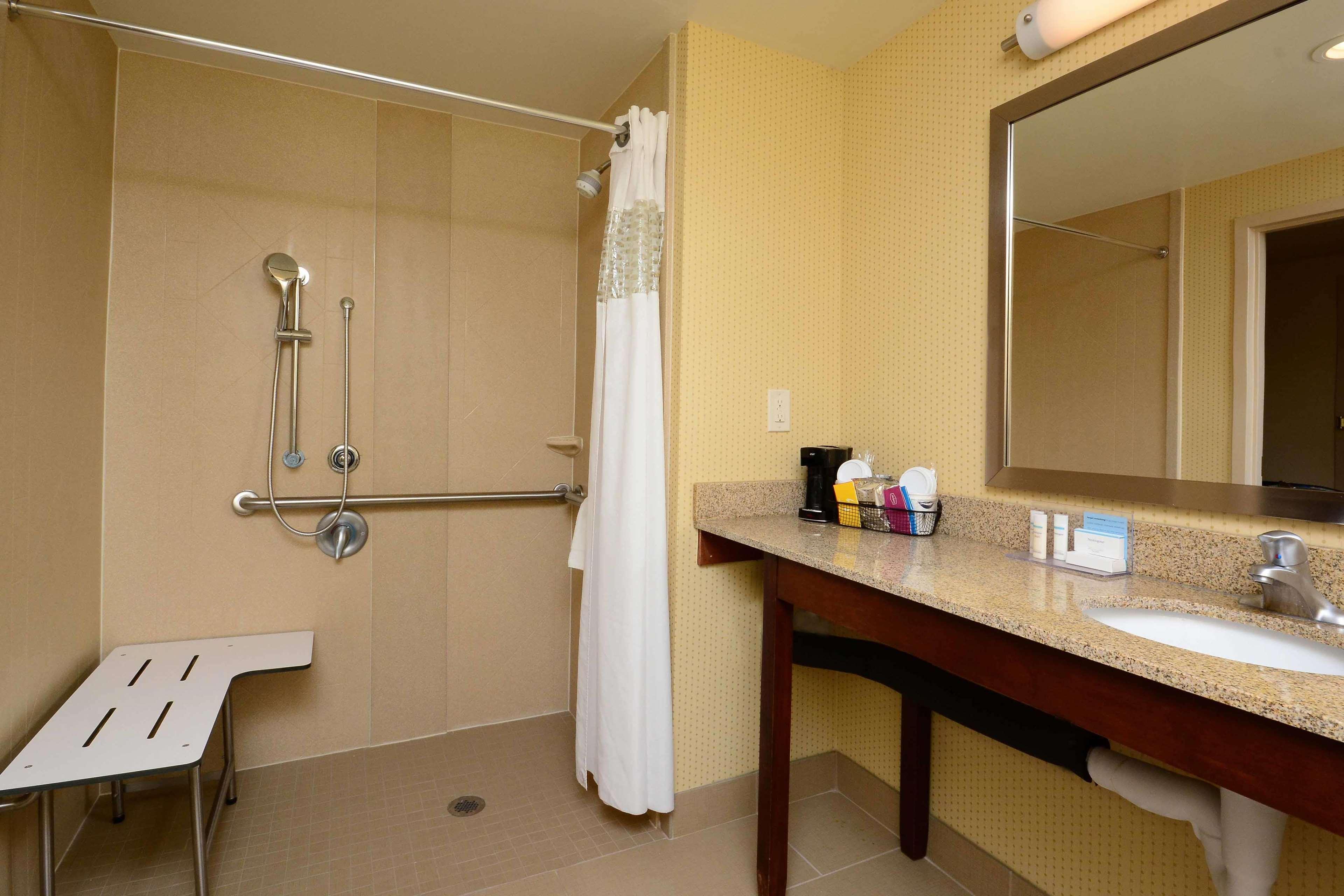 Hampton Inn Raleigh Capital Blvd North Bagian luar foto