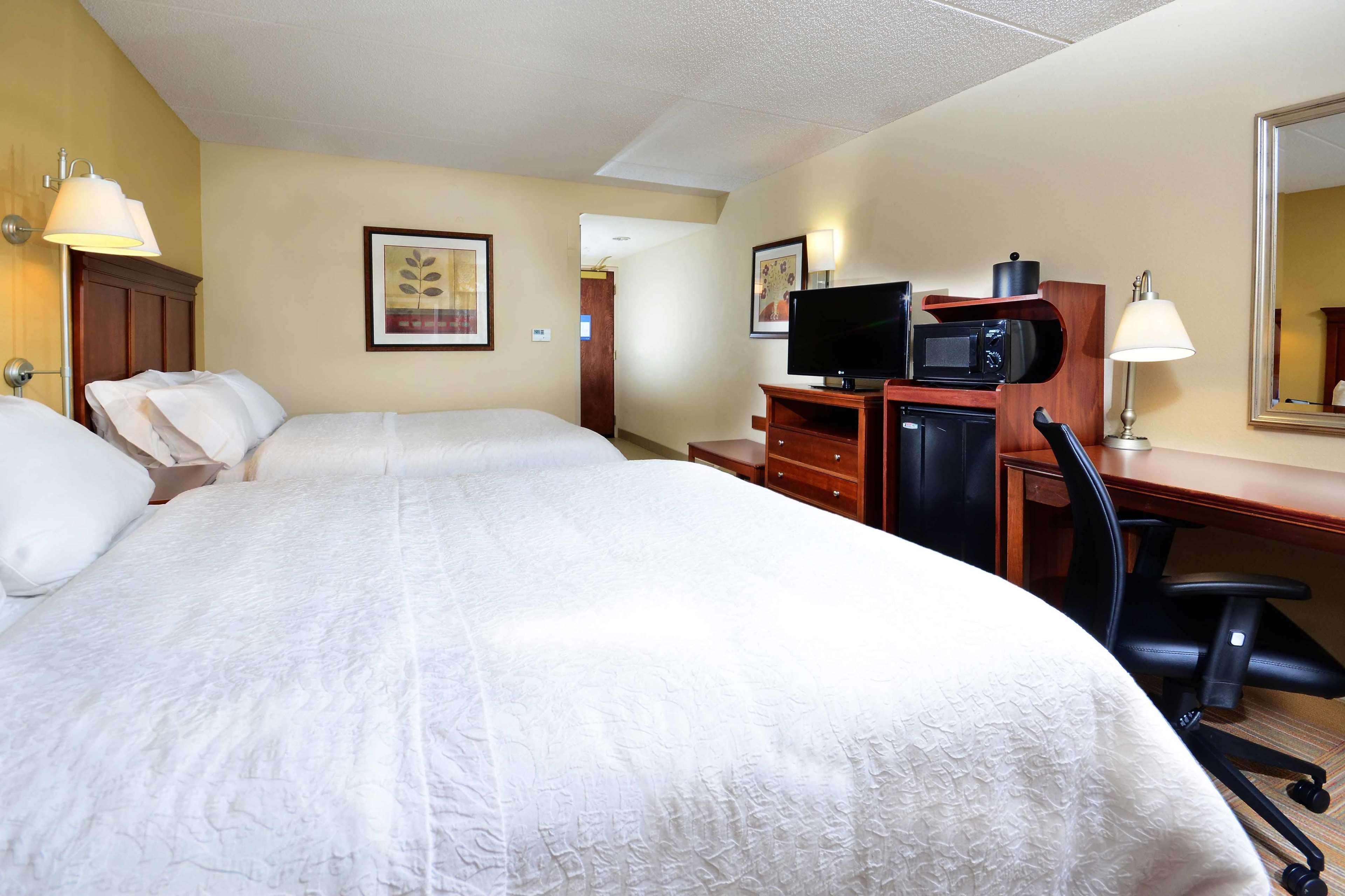 Hampton Inn Raleigh Capital Blvd North Bagian luar foto