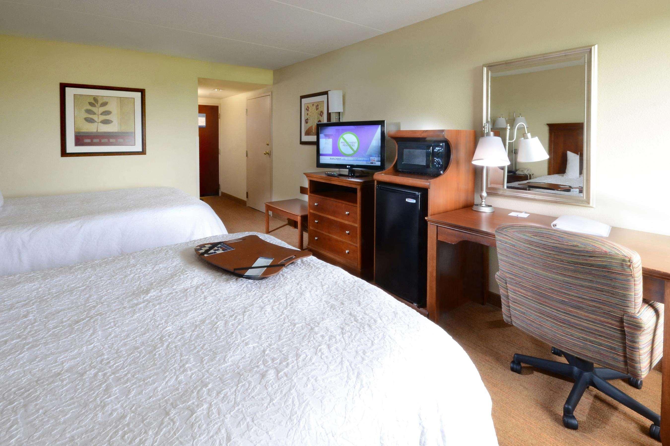 Hampton Inn Raleigh Capital Blvd North Bagian luar foto