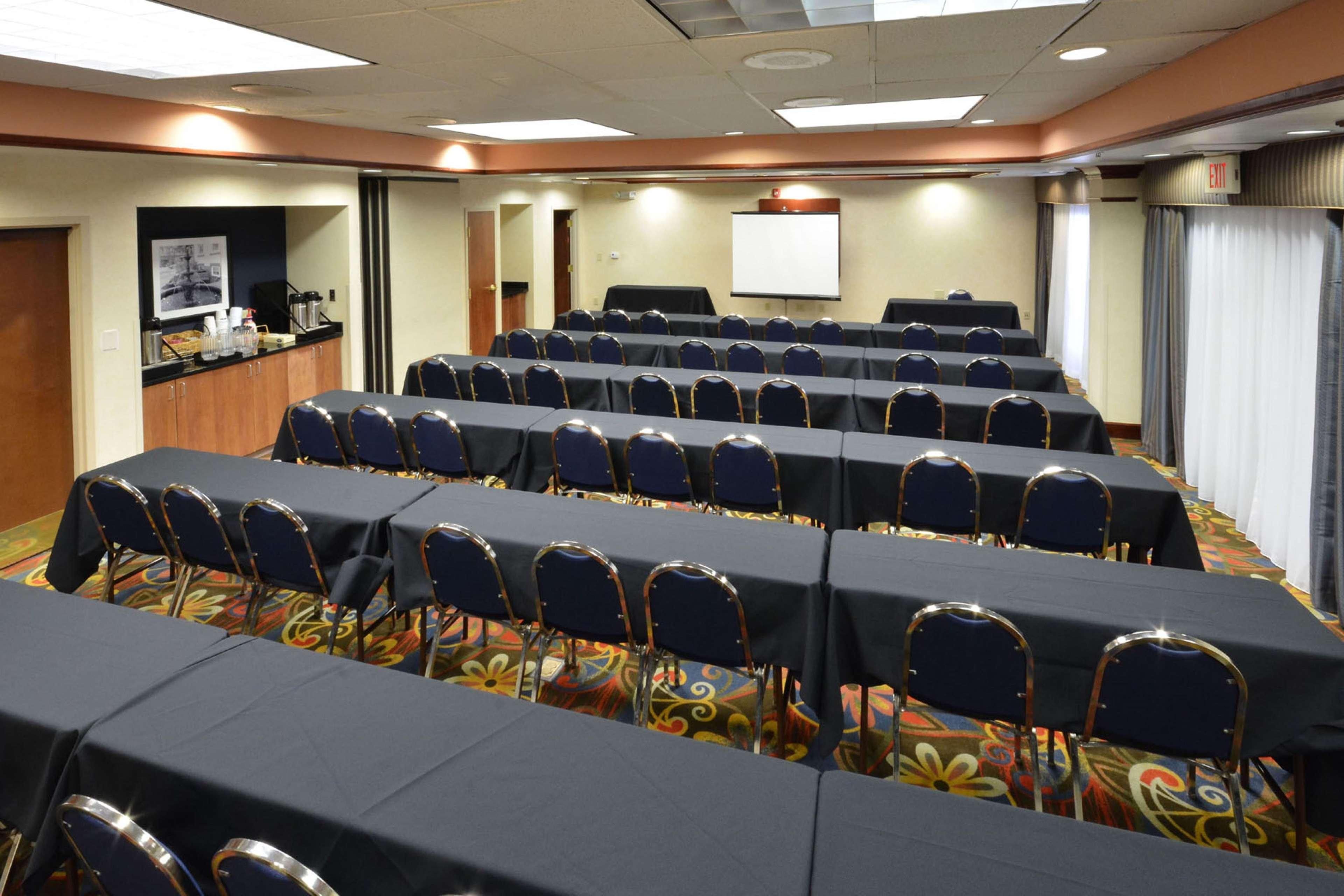Hampton Inn Raleigh Capital Blvd North Bagian luar foto