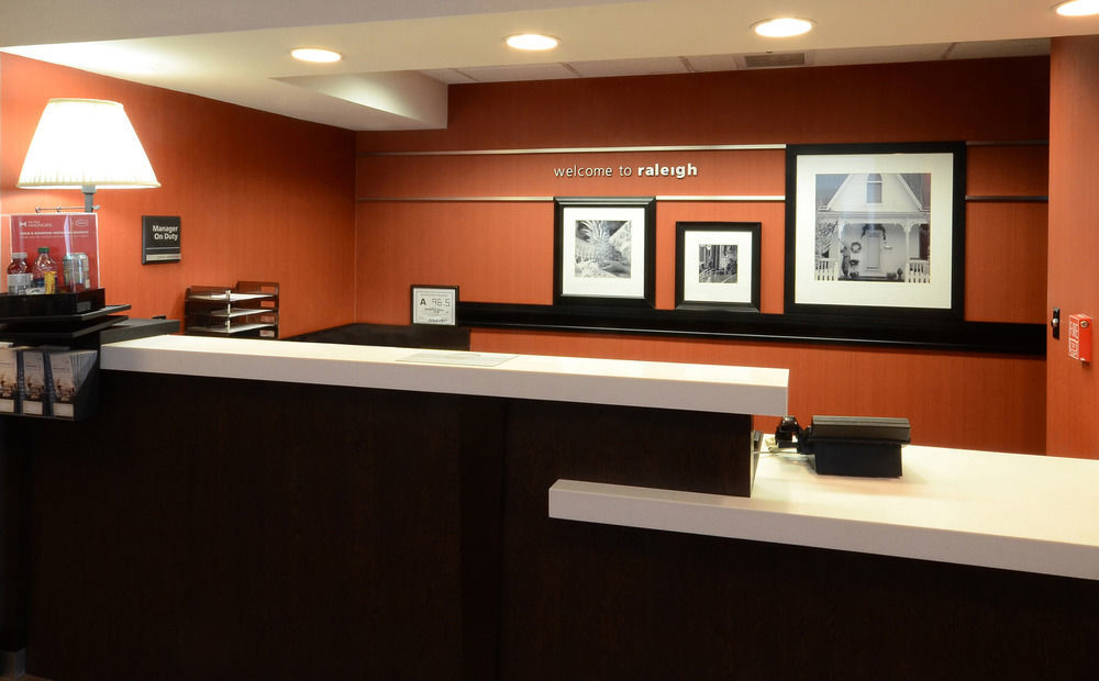 Hampton Inn Raleigh Capital Blvd North Bagian luar foto